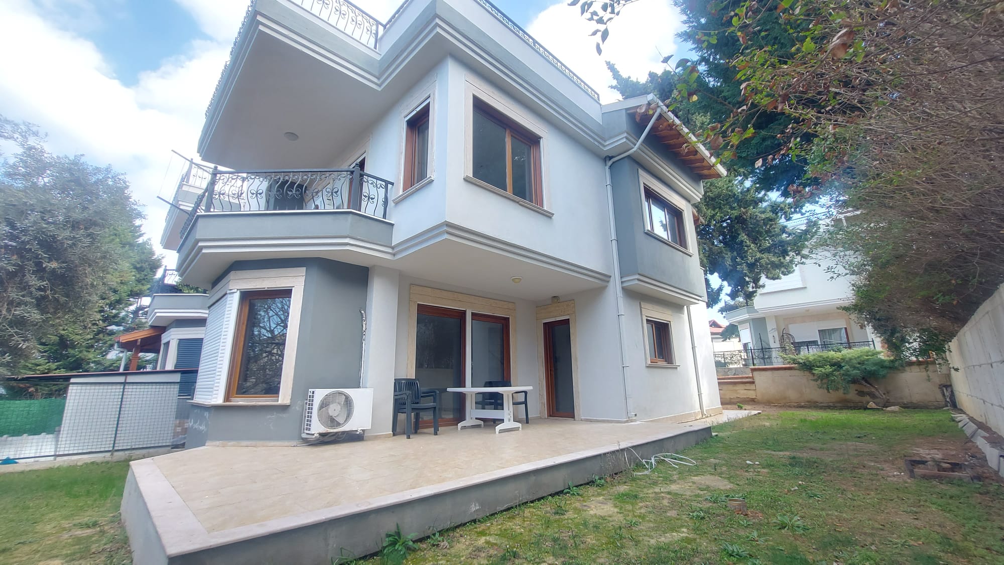 4+1 VILLA WITH SEA VIEW FOR SALE IN BAYRAKLIDEDE NEIGHBORHOOD OF KUSADASI