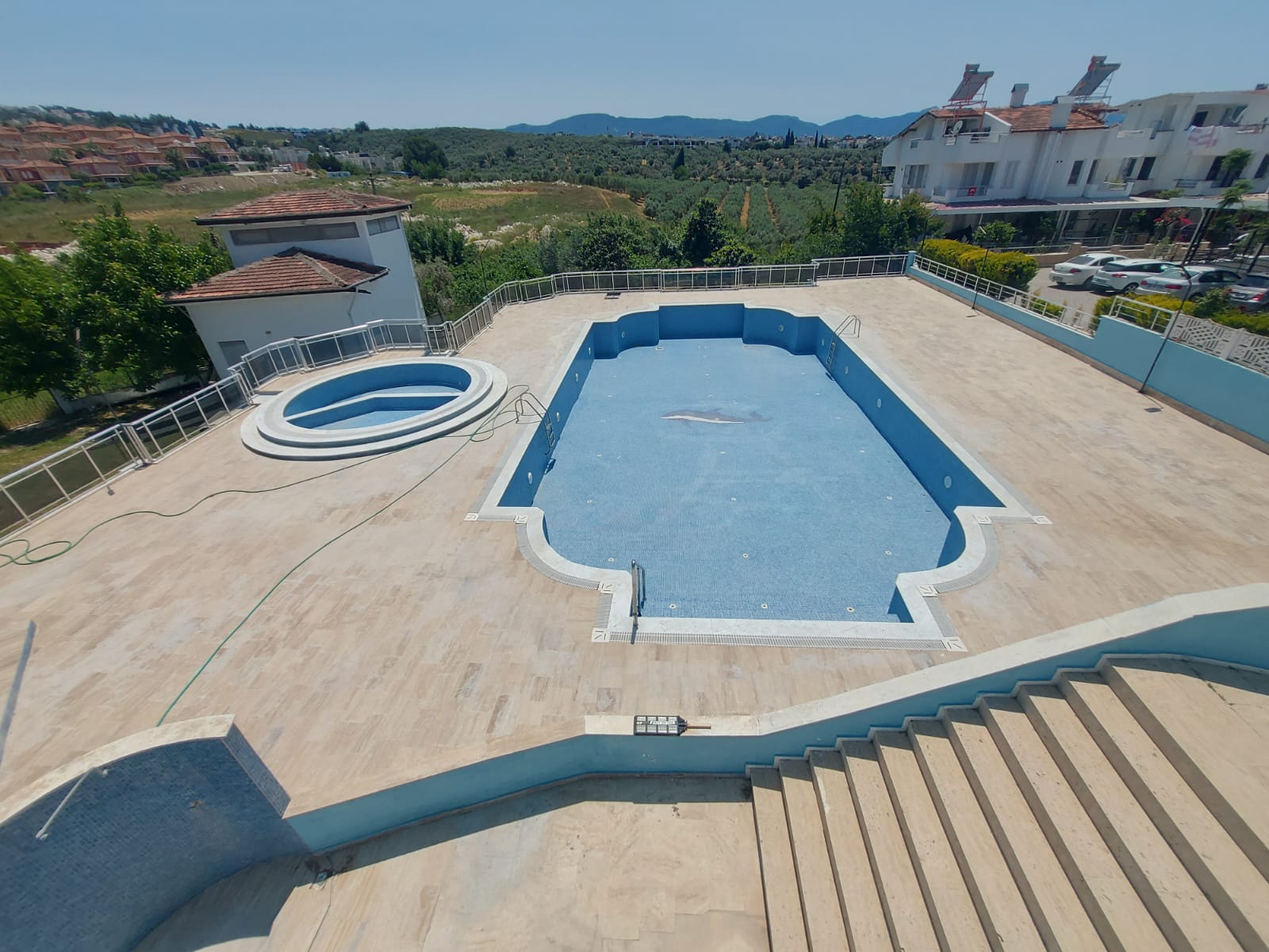 Well-maintained 5+1 Summer House in a Complex with Pool in Kuşadası Karaova