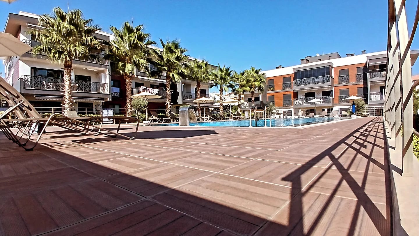 KUŞADASI KADINLAR DENİZİ’NDE HAVUZLU SİTE İÇERİSİNDE 2+1 SATILIK DAİRE!