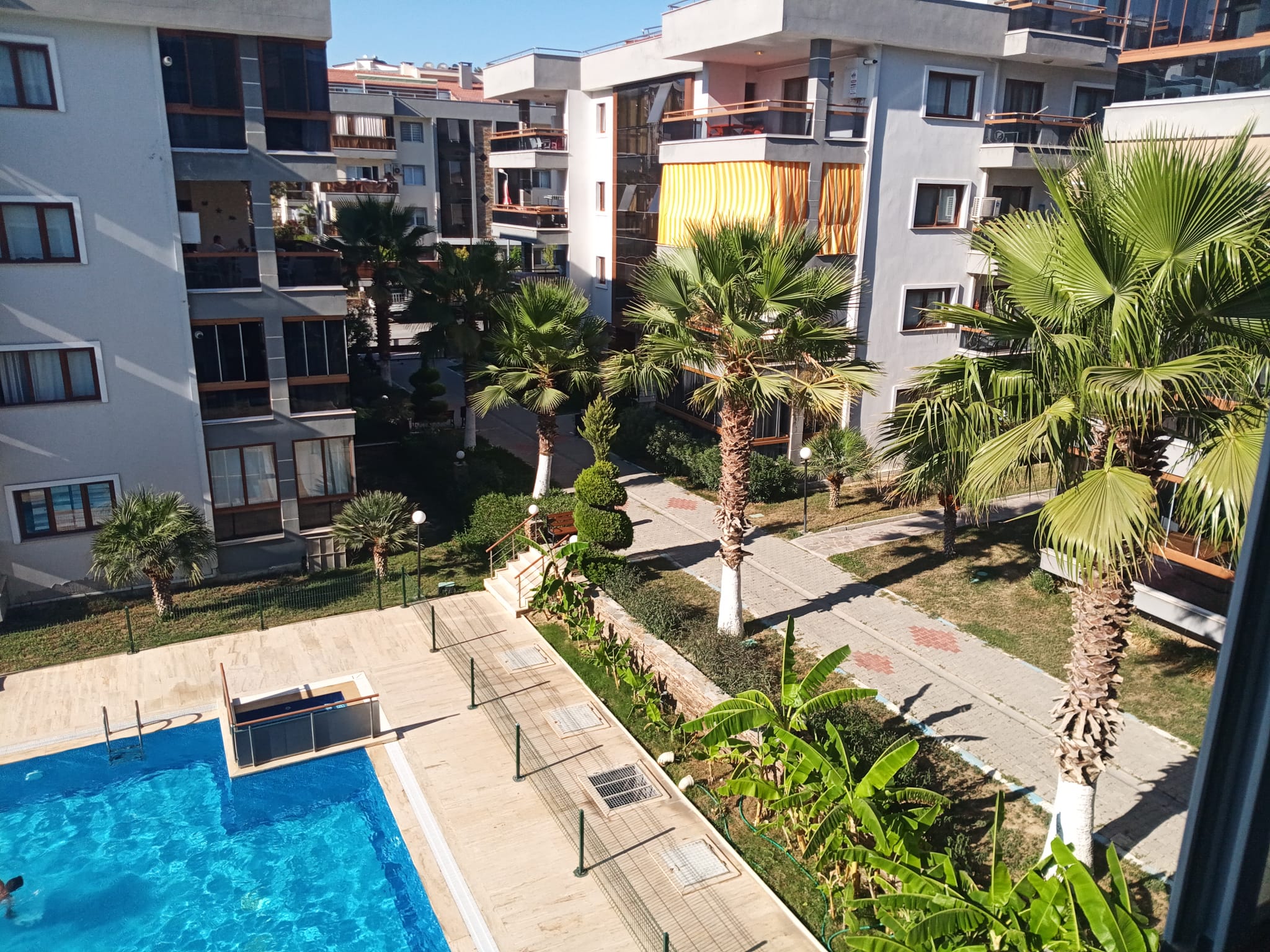 Kuşadasında Site İçi 2+1 Kapalı Mutfak & Cam Balkon & Doğalgazlı daire.
