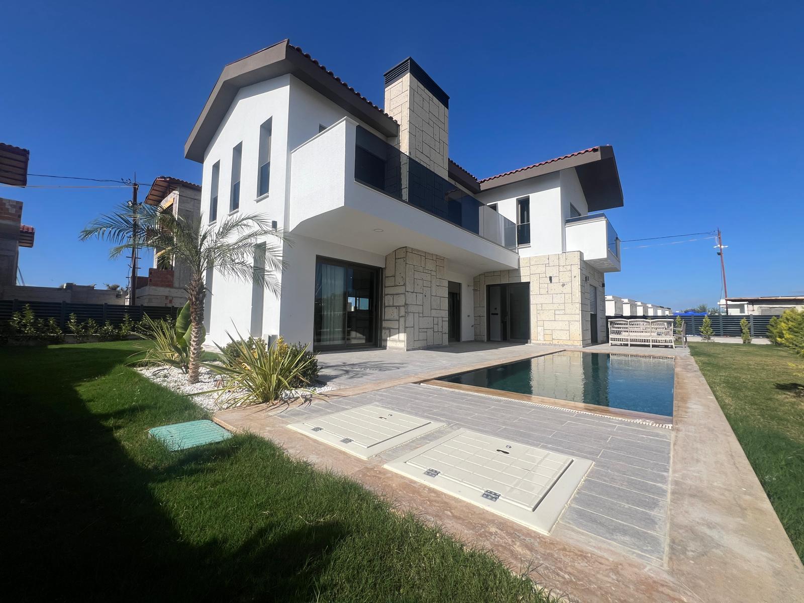 4+1 DETACHED VILLA WITH PRIVATE POOL IN KUŞADASI SOGUCAK.